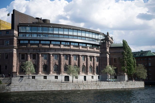 برلمان السويد يسقط الحكومة لأول مرة في التاريخ (1)