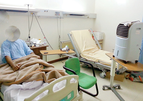 مستشفى في جازان بلا تكييف والمرضى يشترون المراوح لتقليل الحرارة