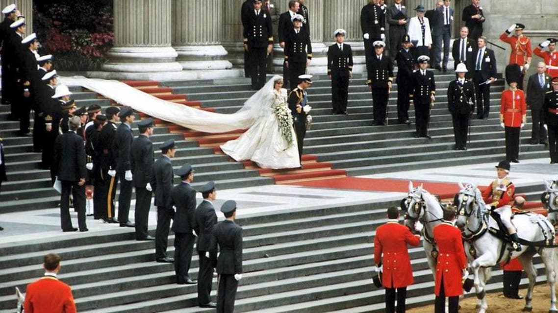 الأشهر في العالم.. عرض ثوب زفاف الأميرة ديانا لأول مرة منذ 25 عامًا