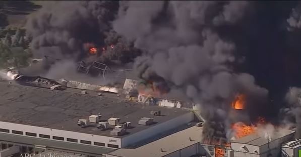 حريق هائل يلتهم مصنع كيمياويات في أمريكا