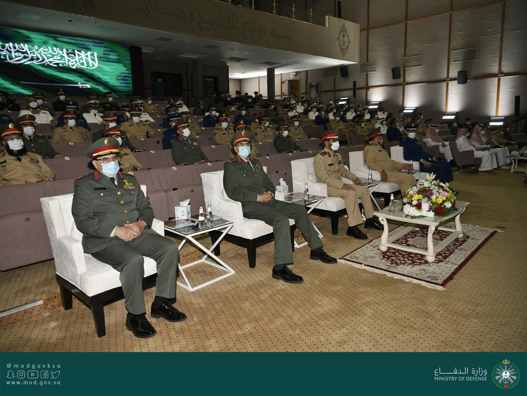 رئيس هيئة الأركان العامة يرعى حفل تخريج دورات كلية القيادة والأركان للقوات المسلحة8