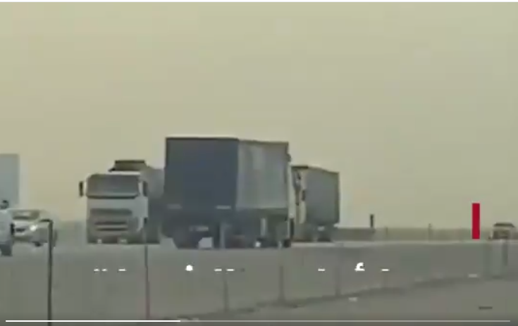 أمن الطرق يوقف شاحنة تسير عكس الاتجاه بالقوة في الرياض
