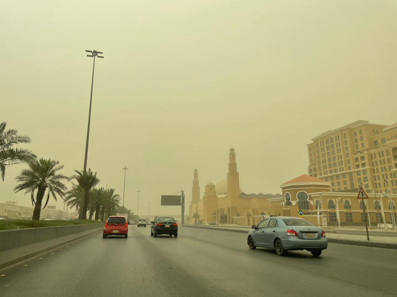 أمطار رعدية وأتربة مثارة على منطقة الرياض