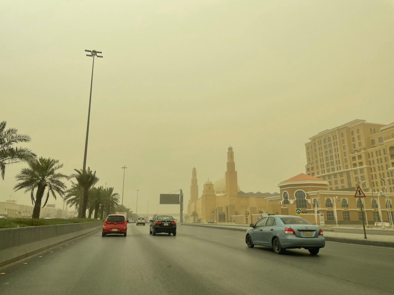أتربة مُثارة على أجزاء من منطقة الرياض لمدة 11 ساعة