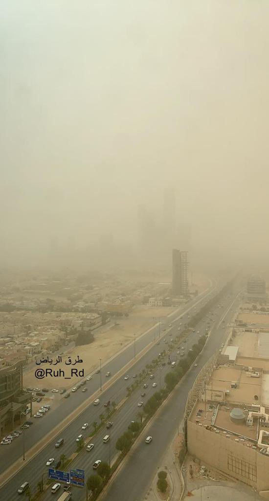 أتربة تسبب شبه انعدام الرؤية في الرياض