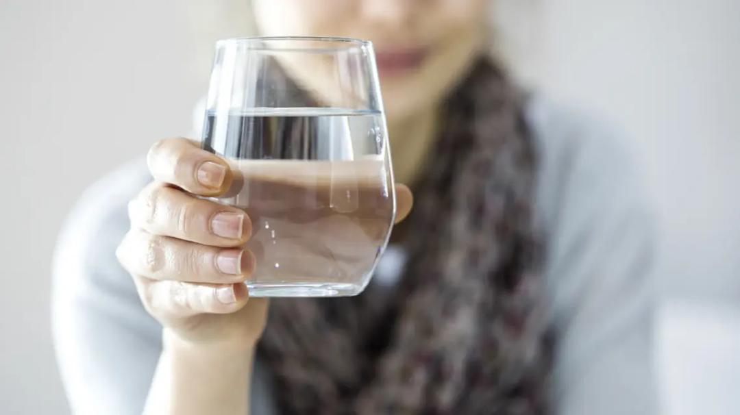 7 فوائد غير متوقعة لشرب الماء في الصباح