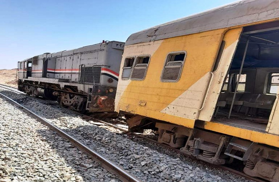 13 إصابة بحادث اصطدام قاطرة بقطار جنوب مصر