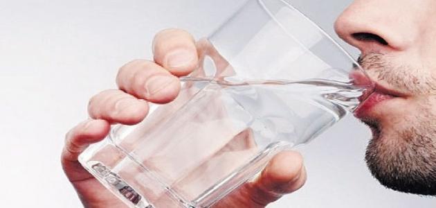 تحذير: عدم تناول 8 أكواب من الماء يوميًا في الصيف ينذر بخطر كبير