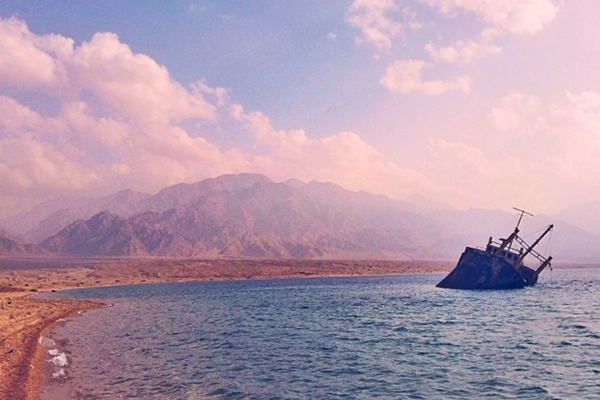 مدينة حقل الملاذ المثالي على ساحل البحر الأحمر في السعودية