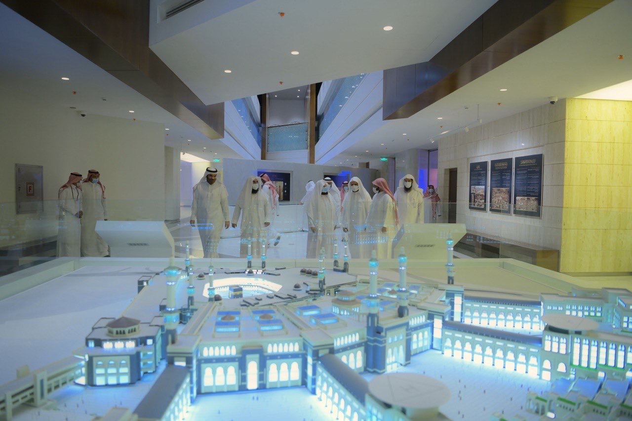 الشيخ السديس يتفقد معرض عمارة المسجد النبوي تمهيدًا لافتتاحه