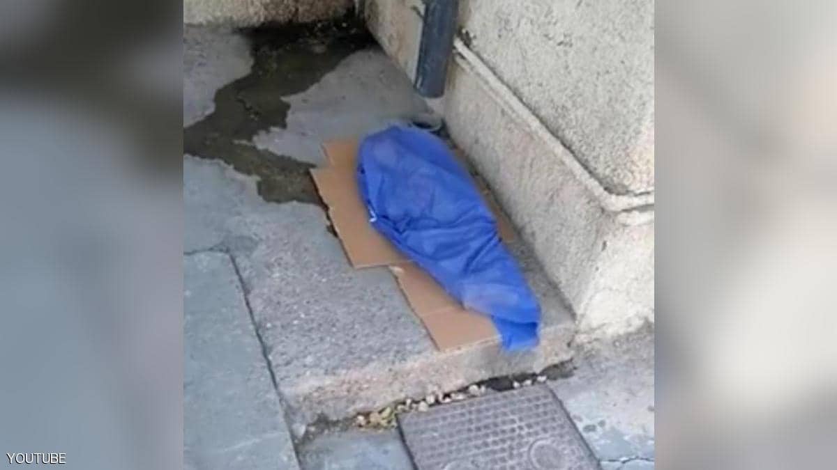 مقطع صادم لجثة طفل على الأرض يهز المجتمع العراقي