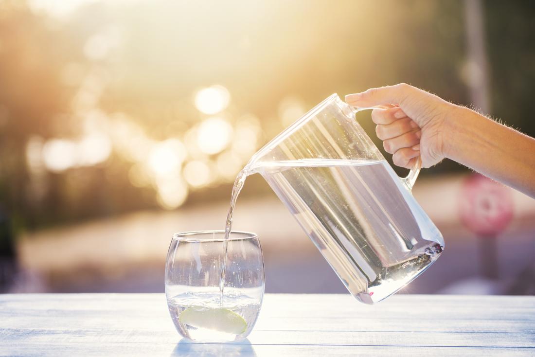 3 طرق سهلة لتذكر شرب احتياجك الكافي من الماء