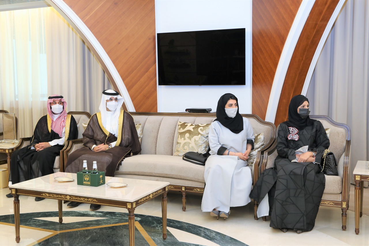 أمير الشرقية ونائبه يستقبلان مجلس إدارة غرفة الأحساء صحيفة المواطن أمير الشرقية ونائبه يستقبلان مجلس إدارة غرفة الأحساء صحيفة المواطن