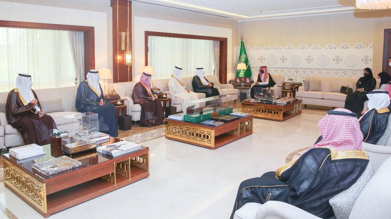 أمير الشرقية ونائبه يستقبلان مجلس إدارة غرفة الأحساء صحيفة المواطن أمير الشرقية ونائبه يستقبلان مجلس إدارة غرفة الأحساء صحيفة المواطن