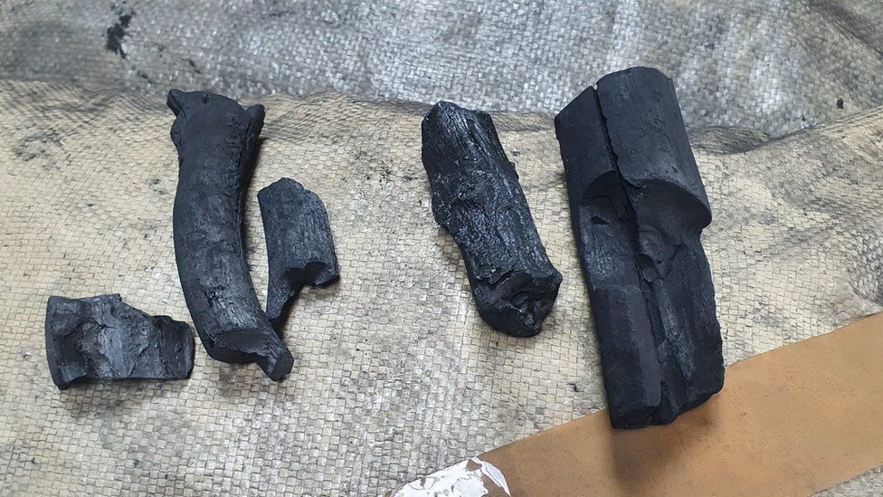 أيرلندا تعلن ضبط نصف طن من الكوكايين مموهة على شكل فحم