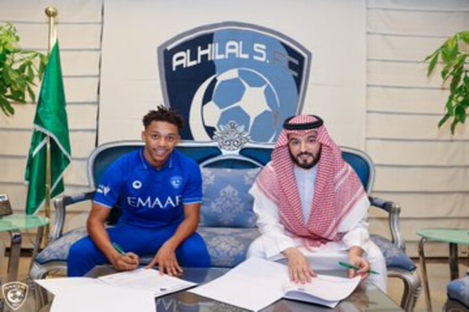 تركي المطيري باقٍ في الهلال حتى 2024