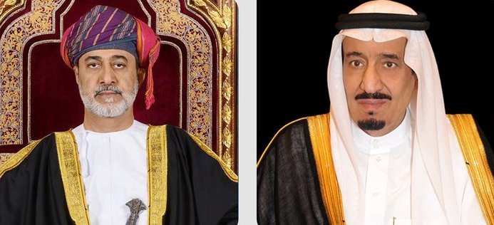 الملك سلمان يتلقى اتصالاً هاتفياً من سلطان عمان
