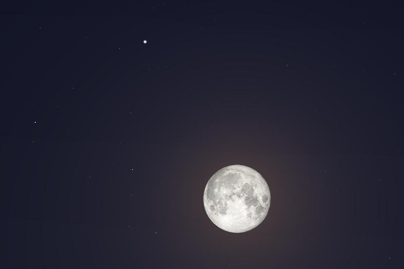 القمر يقترن بزحل طوال الليل 