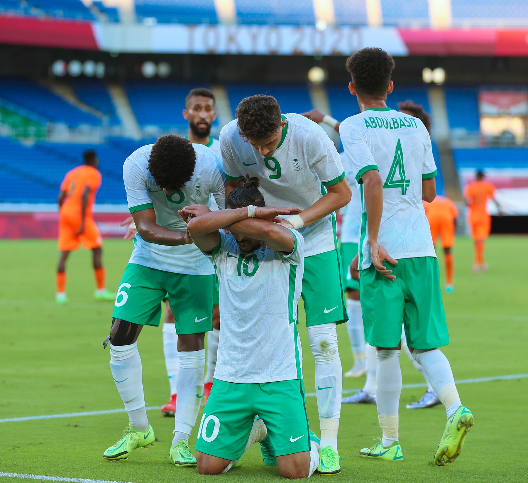 الهريفي يدعم المنتخب السعودي