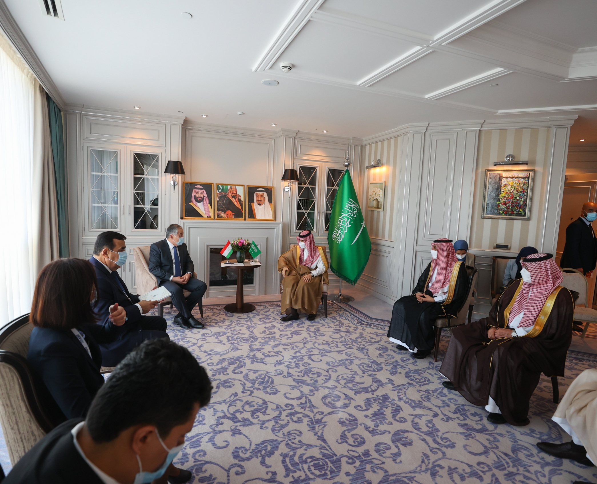  الأمير فيصل بن فرحان يلتقي وزير خارجية طاجكستان