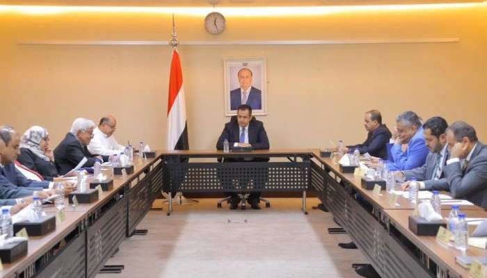 الحكومة اليمنية: نتمسك بتطبيق اتفاق الرياض بكل جوانبه وتفاصيله