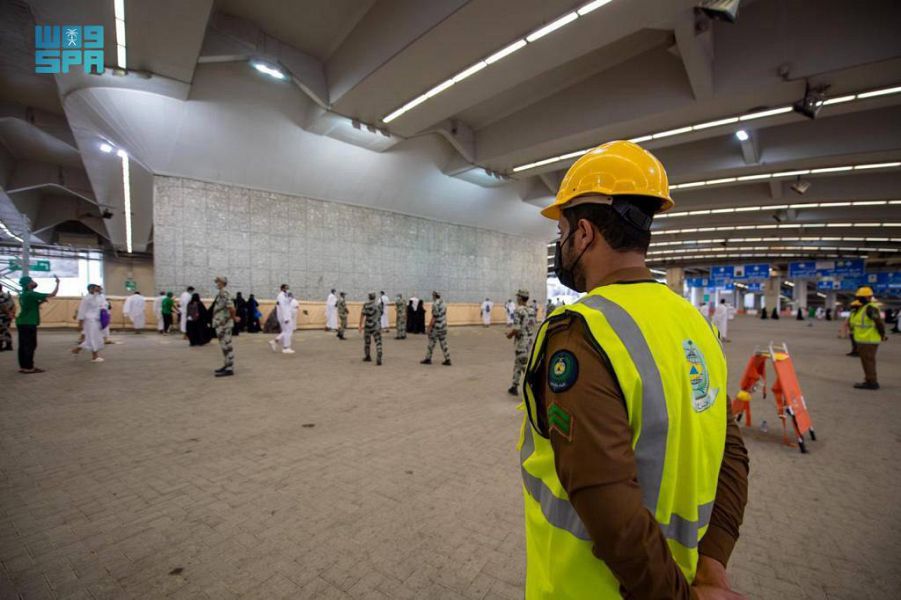 الدفاع المدني يرفع جاهزيته في جسر الجمرات والساحات المحيطة