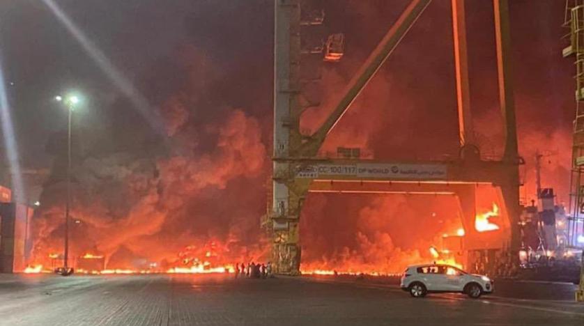 التحقيق في سبب حريق جبل علي في دبي ولا وفيات أو إصابات