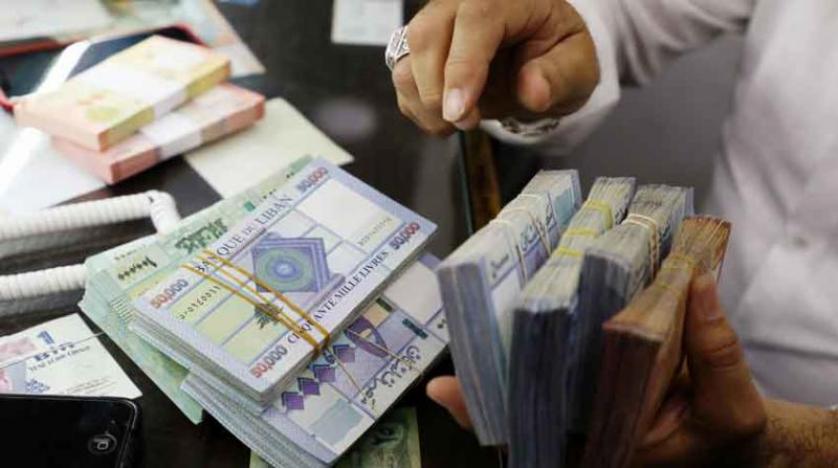 الليرة اللبنانية تنهار أمام الدولار بعد اعتذار الحريري