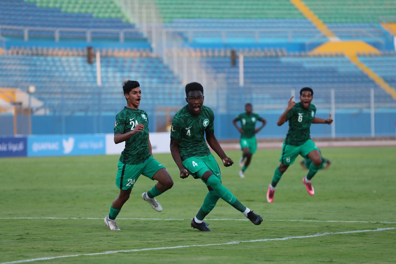 المنتخب السعودي يسجل الهدف الثاني ضد الجزائر