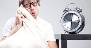 7 حيل بسيطة تساعد على النوم في الأجواء الحارة