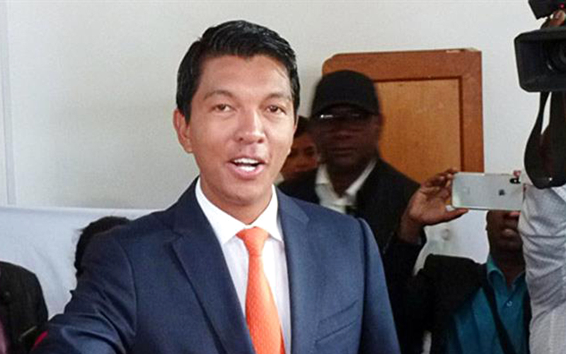 رئيس مدغشقر ينجو من محاولة اغتيال وضبط عدد من المتهمين