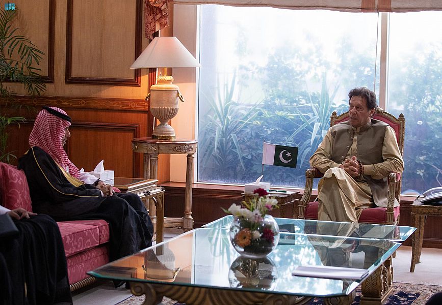 عمران خان يستقبل وزير الخارجية ويبحثان العلاقات الثنائية وفرص الاستثمار