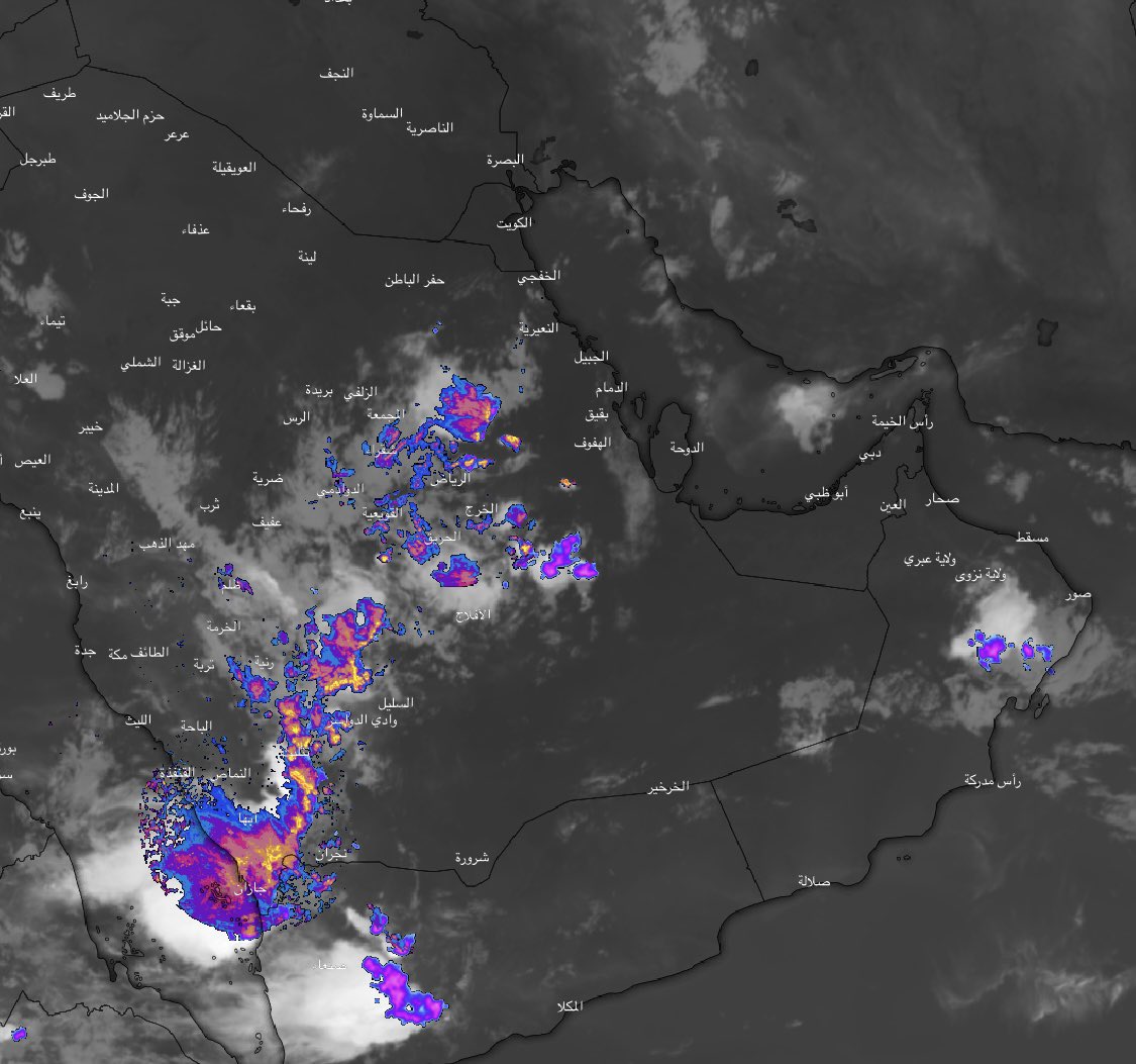 سحب كثيفة على الرياض وعسير وجازان وأمطار غزيرة متوقعة الليلة