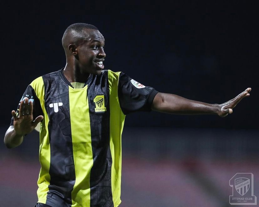 هل ينجح الاتحاد في الإبقاء على سعود عبدالحميد؟