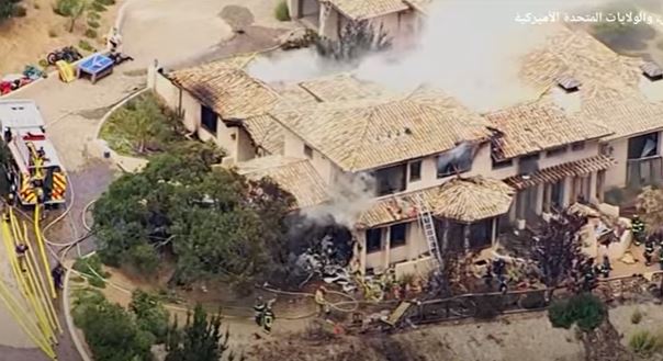 لحظة سقوط طائرة فوق منزل بولاية كاليفورنيا الأمريكية