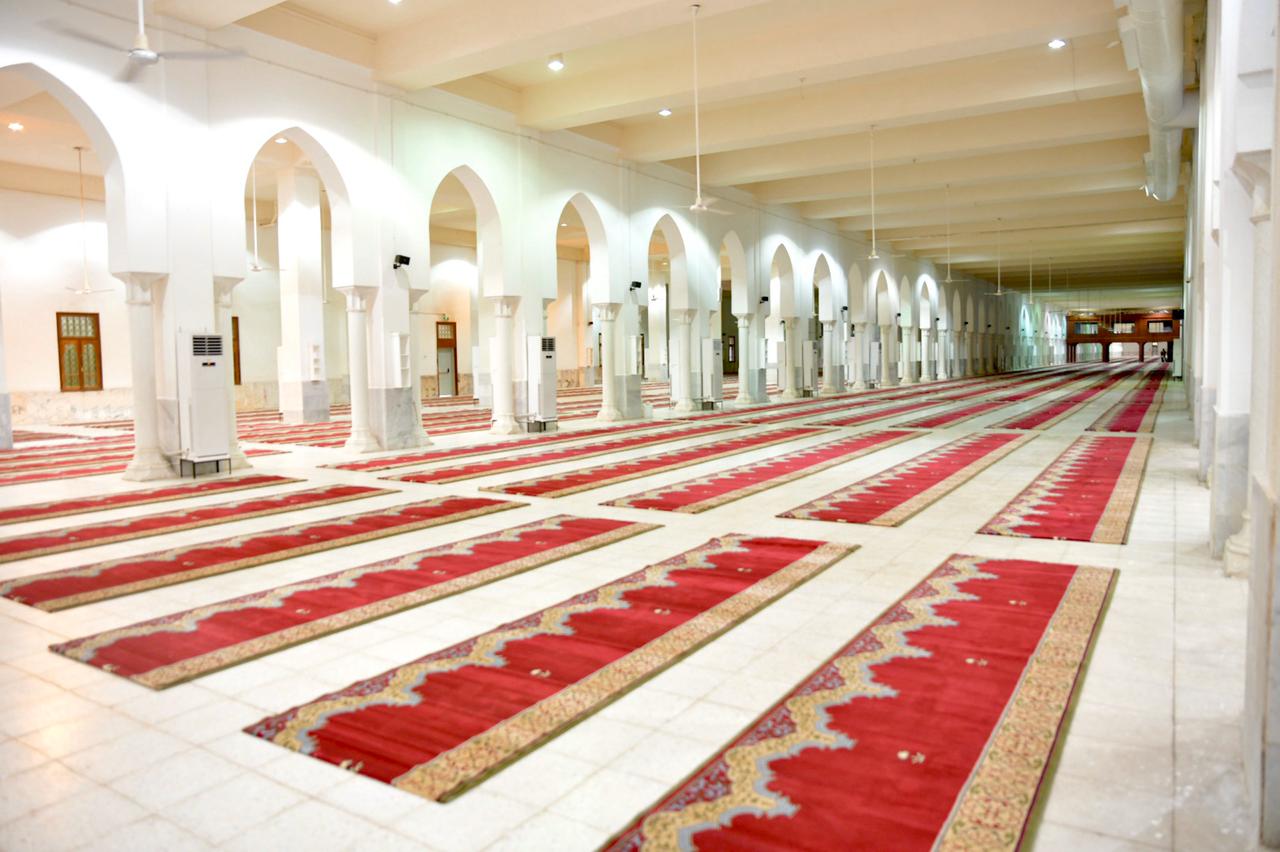 الشؤون الإسلامية تعيد افتتاح مسجدين بعد تعقيمها في الرياض