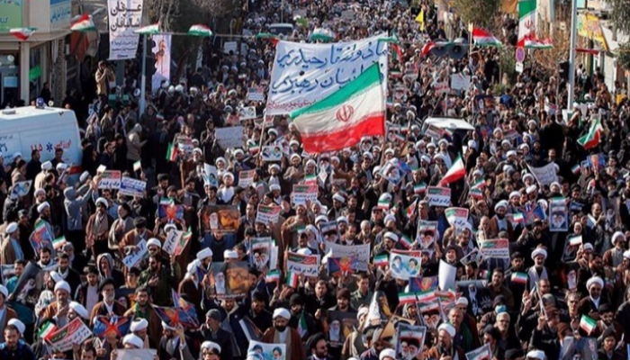 متظاهرون يبعثون رسائل لاذعة لرئيس إيران الجديد