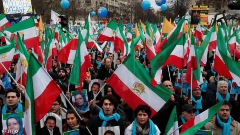متظاهرون يبعثون رسائل لاذعة لرئيس إيران الجديد