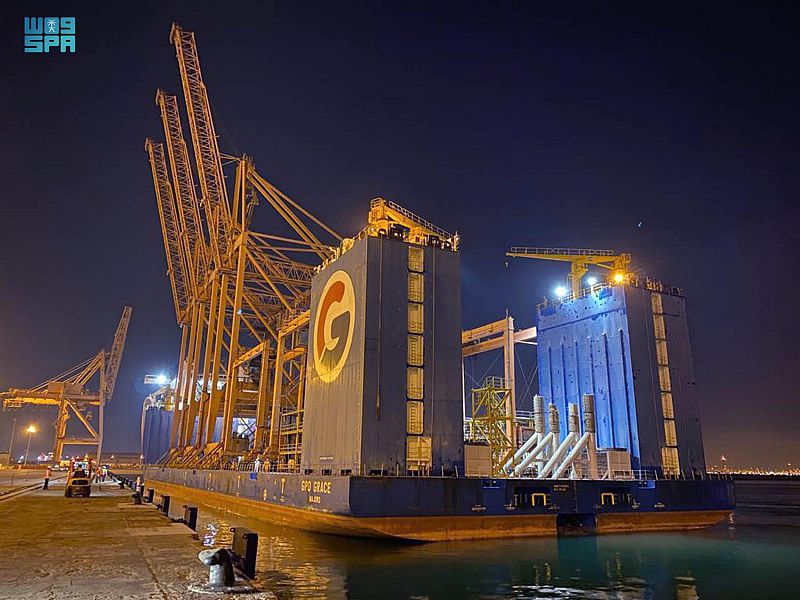 آليات حديثة لمناولة الحاويات في ميناء الجبيل التجاري 