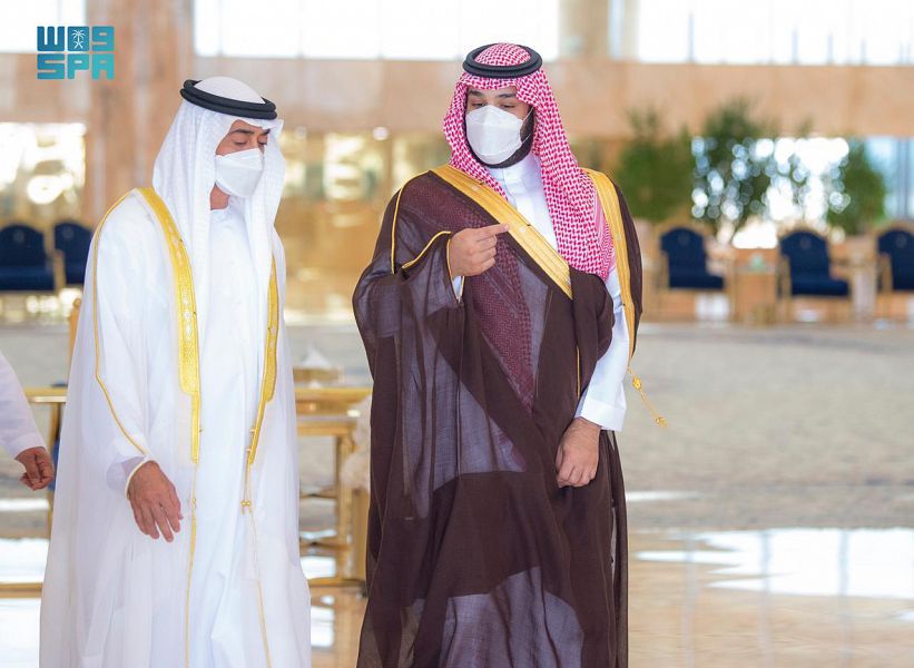 محمد بن سلمان يستقبل ولي عهد أبوظبي لدى وصوله مطار الملك خالد الدولي