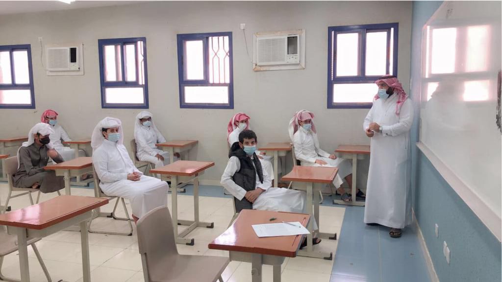 قادة المدارس بأحد رفيدة يتابعون تطبيق الإجراءات الاحترازية