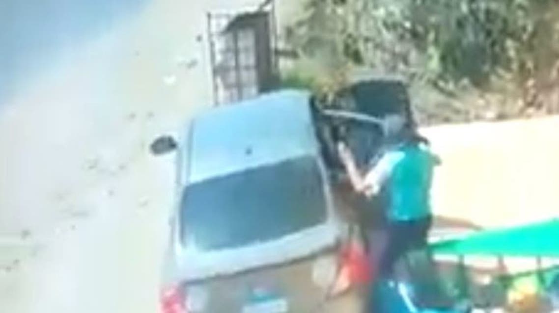خطف طفل من أمام أمه بمصر والكاميرات توثق الحادث