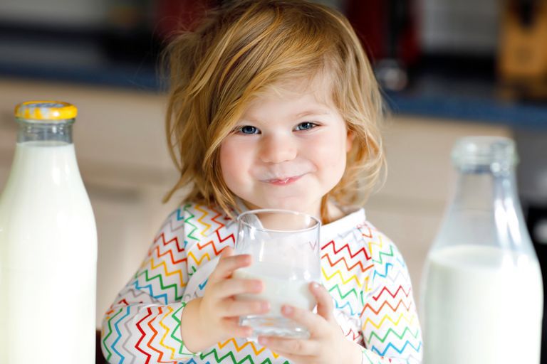 هل تناول الحليب يوميًّا يقلل مخاطر السمنة؟