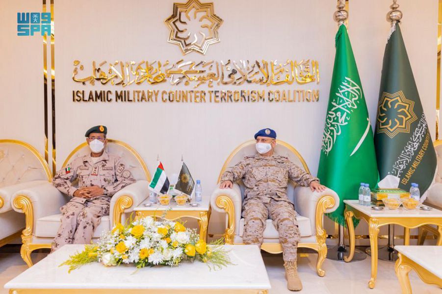 رئيس أركان القوات المسلحة الإماراتية يزور مقر التحالف الإسلامي بالرياض