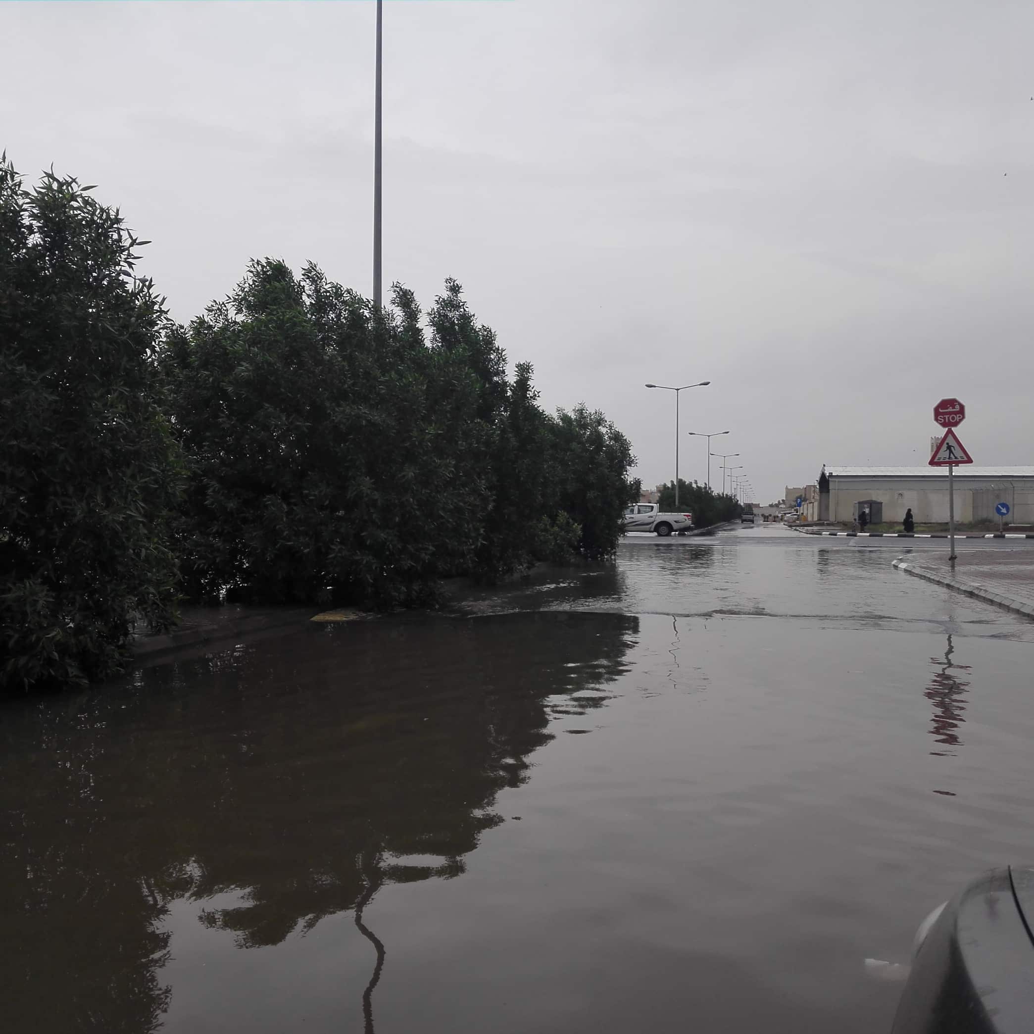 مياه الأمطار تحاصر منازل إسكان الخارش في صامطة بجازان