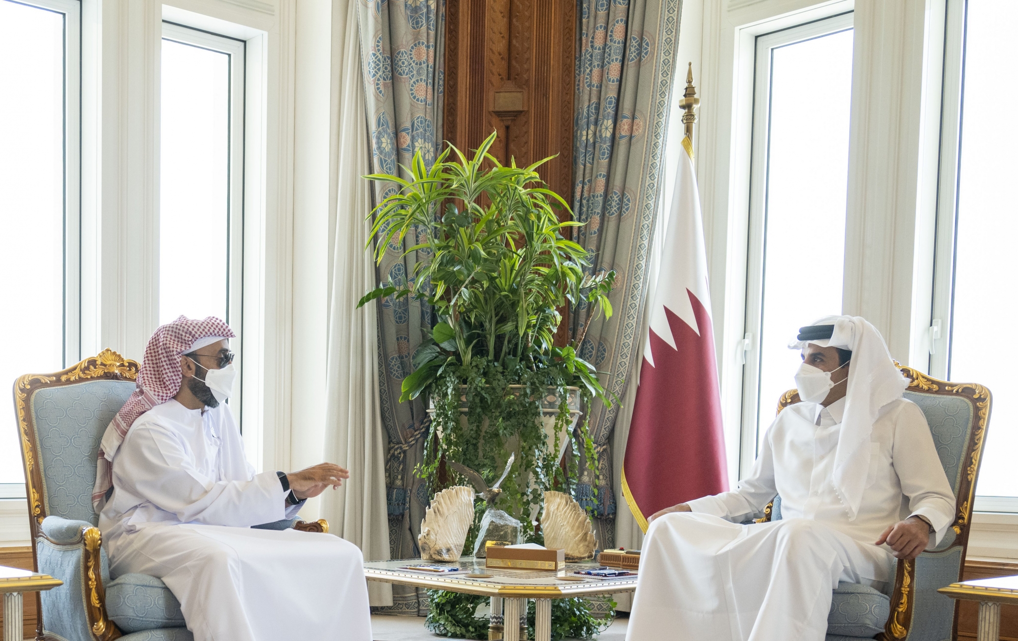 أمير قطر يستقبل وفداً إماراتياً برئاسة طحنون بن زايد