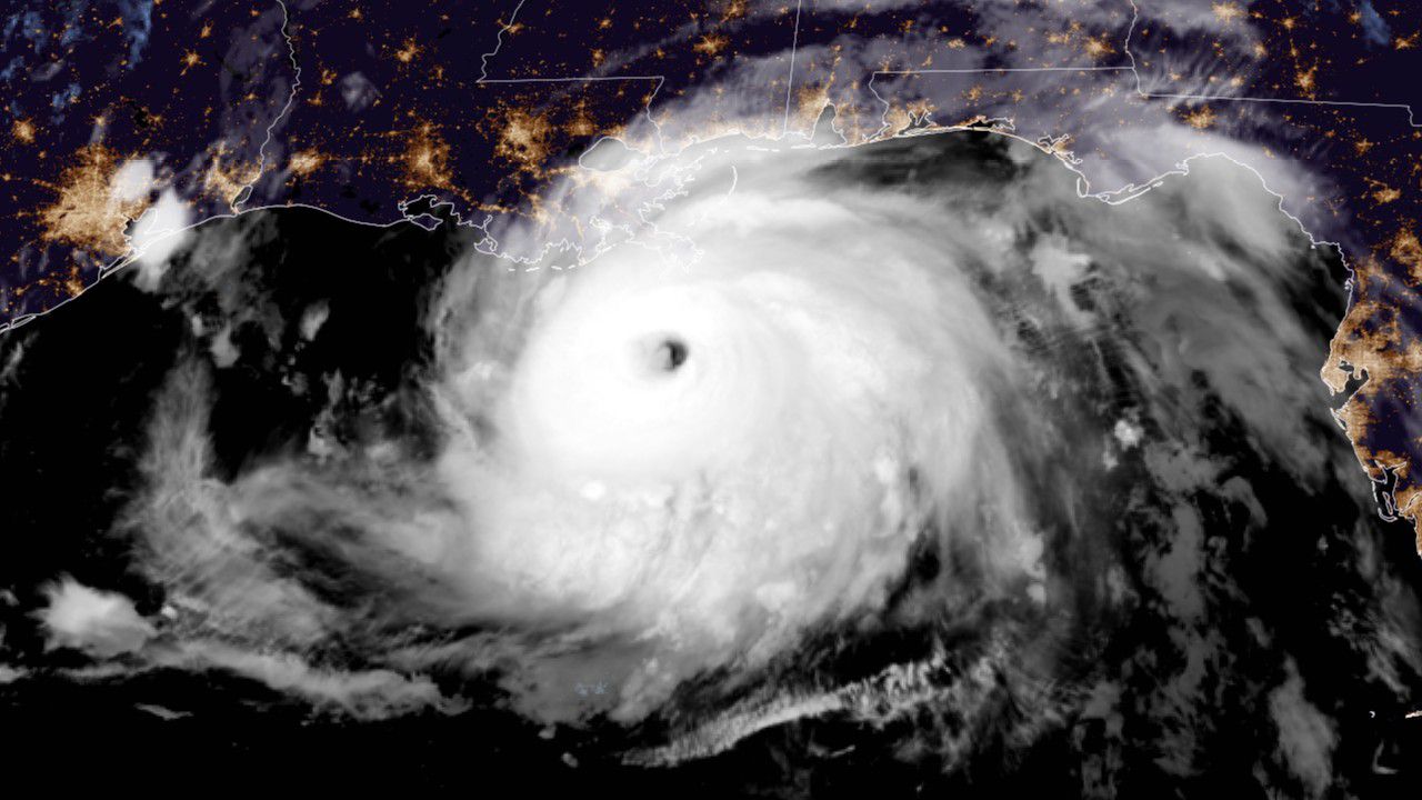 إعصار مدمر يجتاح ولاية لويزيانا الأمريكية