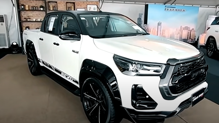 تويوتا تطرح نسخًا جديدة من HILUX