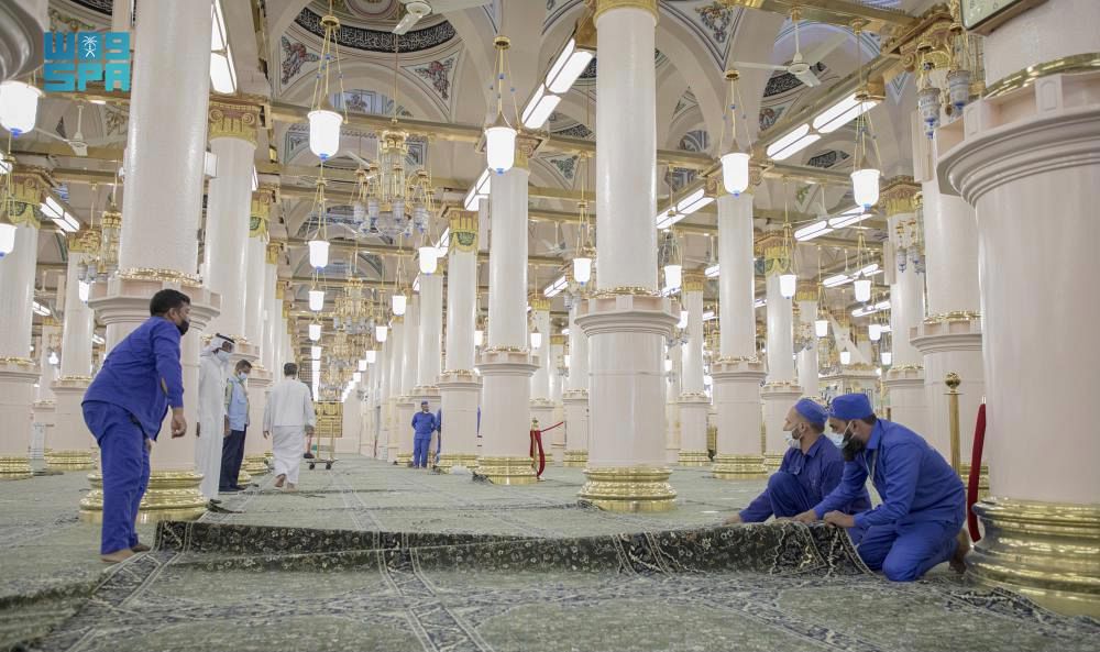 شؤون المسجد النبوي تجدّد سجاد الحرم