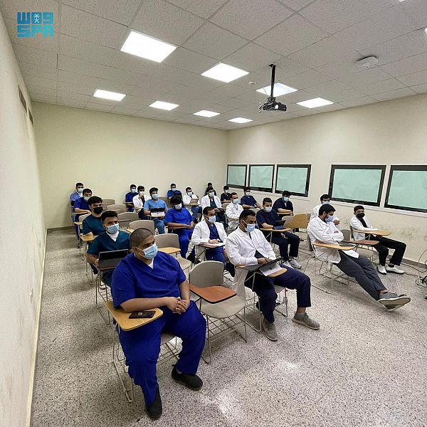 تطبيق الإجراءات الاحترازية على طلاب جامعة الحدود الشمالية